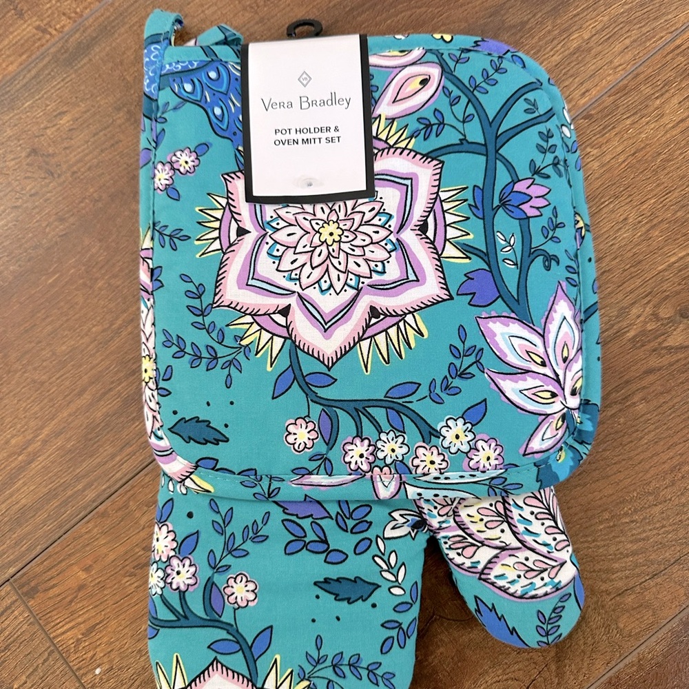 Vera Bradley Potholder & Oven Mitt Set - Peacock Garden